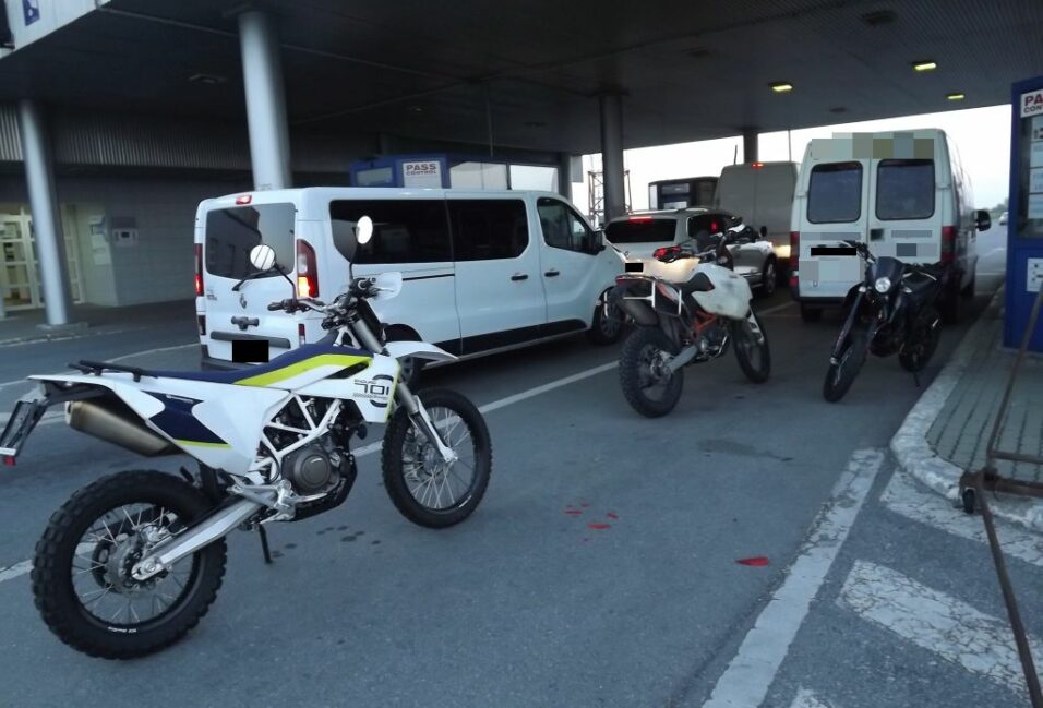 Körözött motorokat foglaltak le a kiszombori határátkelőhelyen