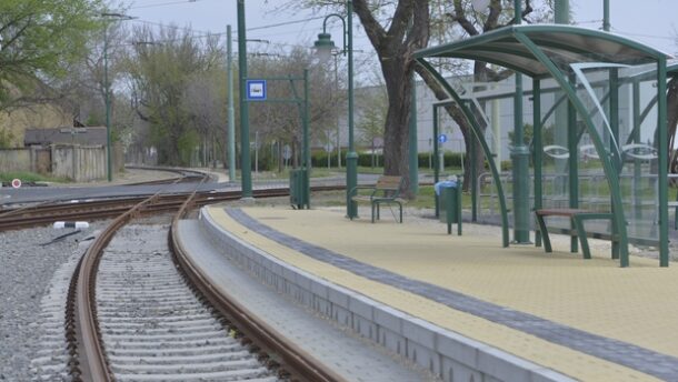 Már bekötötték a szegedi hálózatba a tram-train vágányát