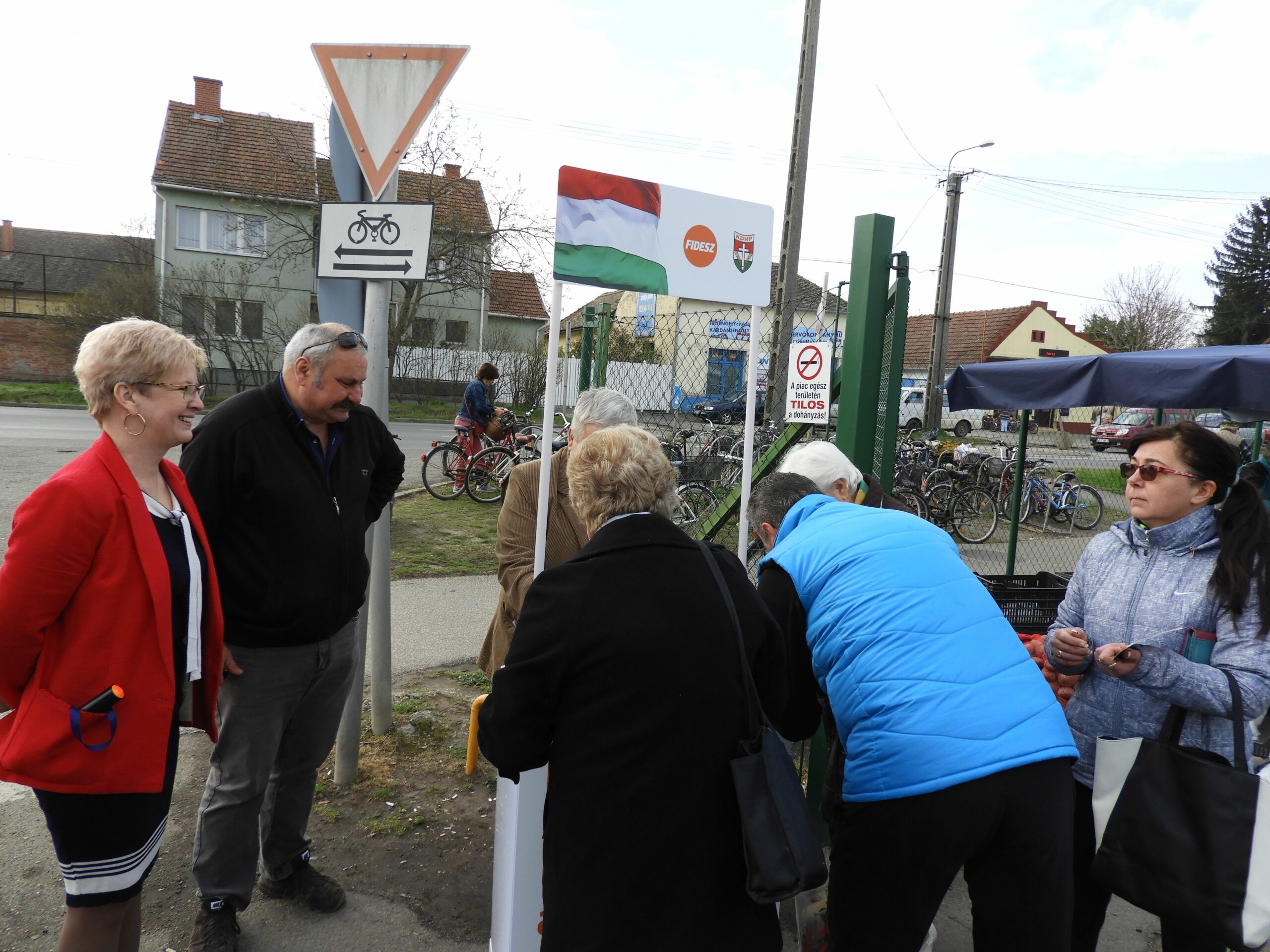 Vásárhelyen is megkezdte az aláírásgyűjtést a Fidesz a migráció ellen 1
