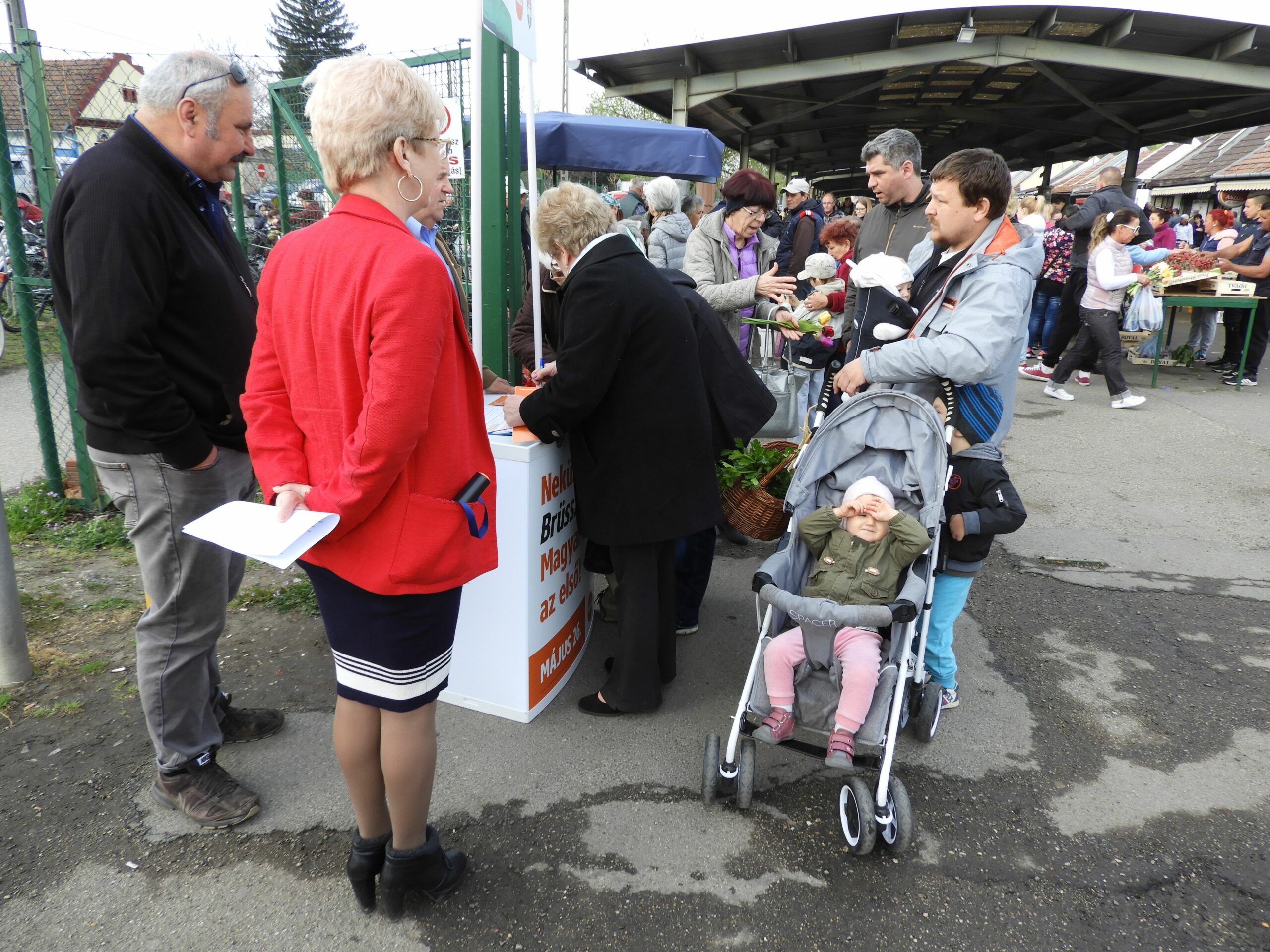 Vásárhelyen is megkezdte az aláírásgyűjtést a Fidesz a migráció ellen 3