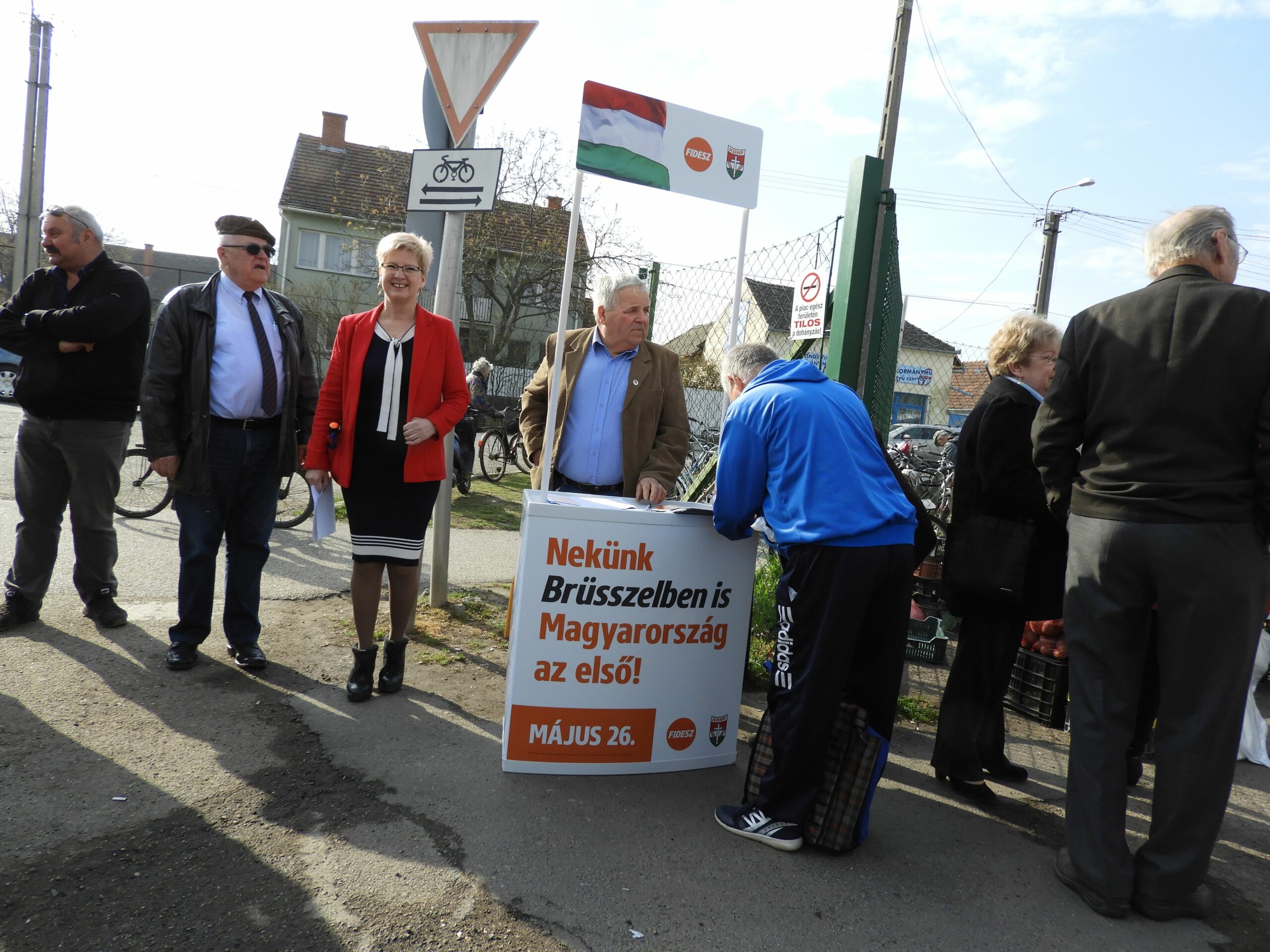 Vásárhelyen is megkezdte az aláírásgyűjtést a Fidesz a migráció ellen 6