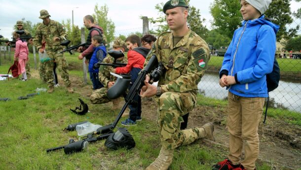 Több százan érdeklődtek a Vásárhelyen megrendezett NATO nap iránt (Fotók) 1