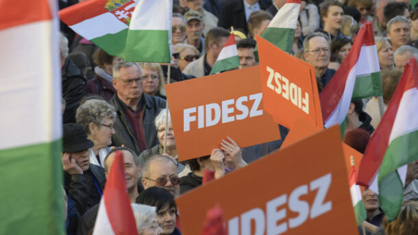 A Fidesz a kampány utolsó hetében sem pihen, sok százezer embert keres fel