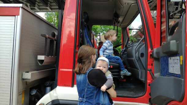 A vásárhelyi tűzoltók is tárt karokkal várják a gyerekeket 8