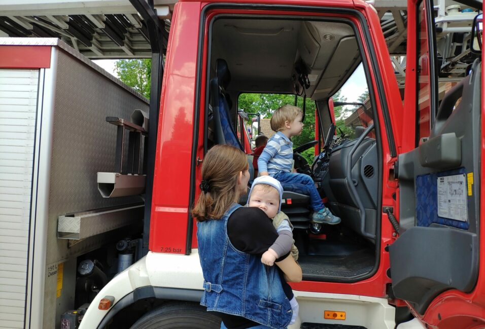 A vásárhelyi tűzoltók is tárt karokkal várják a gyerekeket 8