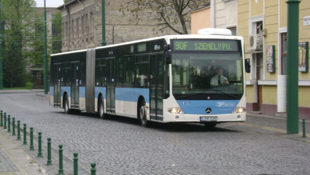 Elloptak egy buszt Szegeden