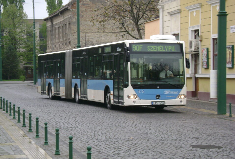 Elloptak egy buszt Szegeden