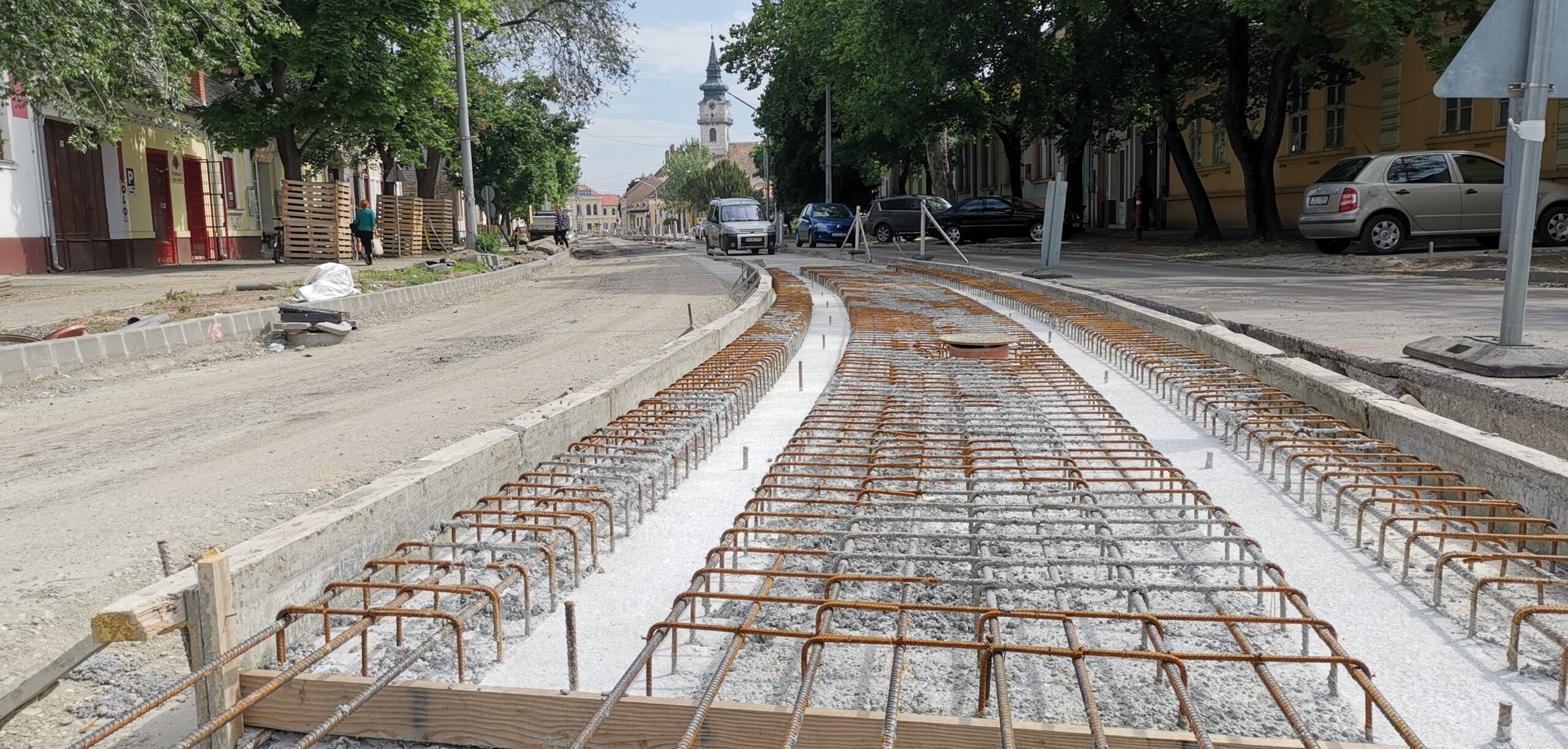 Friss körkép a tram-trainről: így áll az építkezés Vásárhelyen