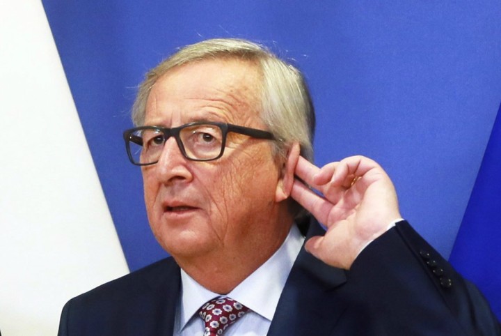 Juncker szerint a bevándorlásellenesek „hazájukba szerelmes hülyék”