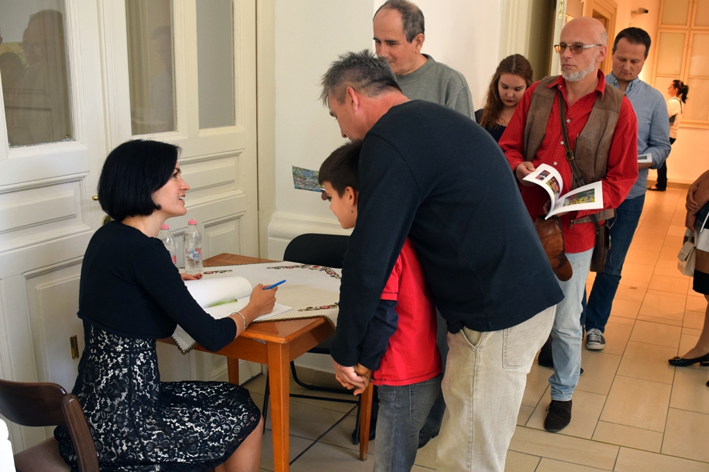 Képei világába avatta be tárlatának látogatóit Papageorgiu Andrea 7