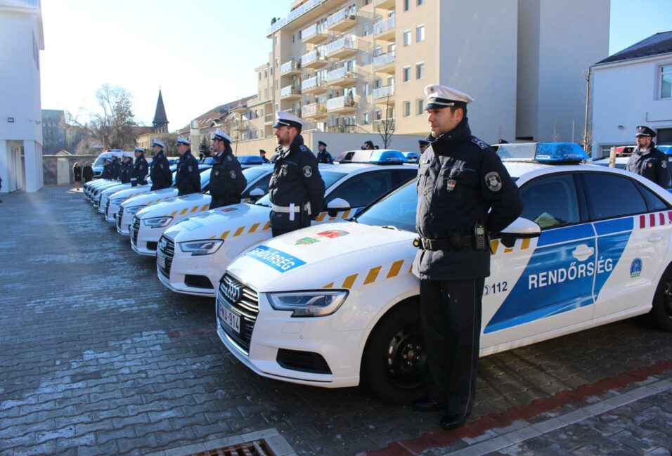 Ötszáz új autót kapott a rendőrség