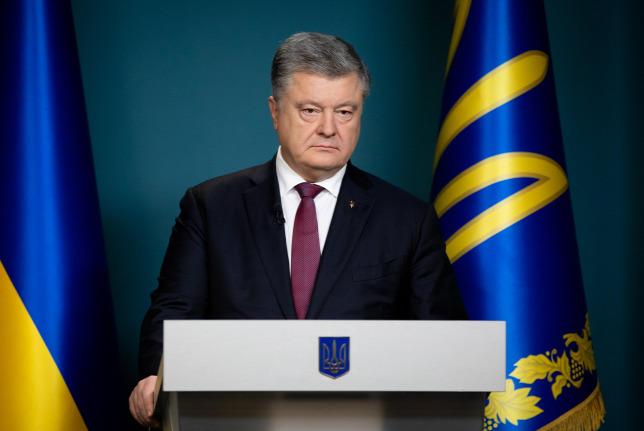 Porosenko aláírta a sokat vitatott nyelvtörvényt