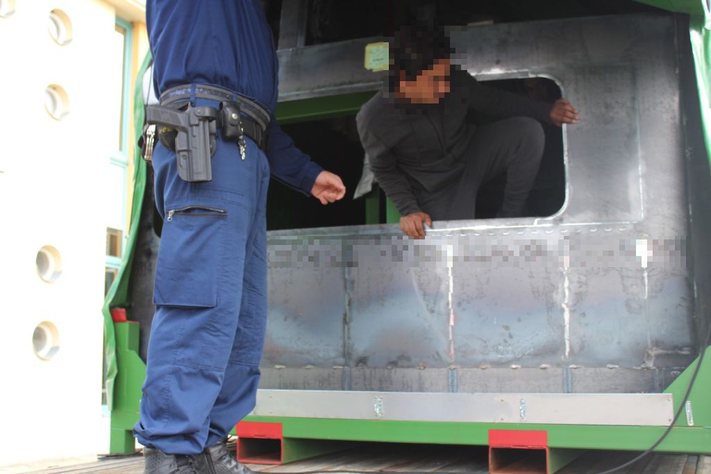 Tizenegy migránst fogtak el a rendőrök Csongrád megyében 2