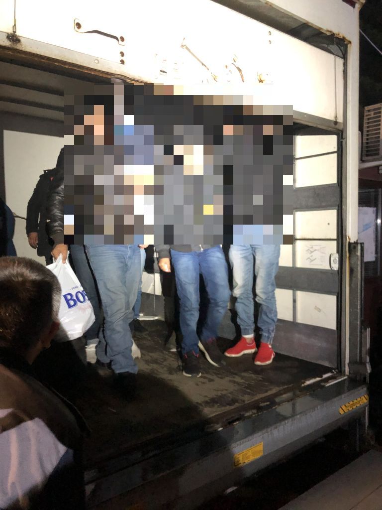 Tizenkét határsértőt és egy embercsempészt fogtak el Csanádpalotán 6