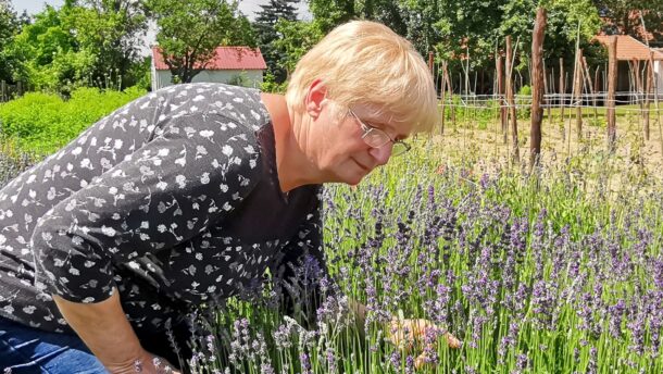 Berek Ágota: a gyógynövényeknek óriási szerepe van az életünkben, ezt közvetíti az Ezerjófű Egyesület