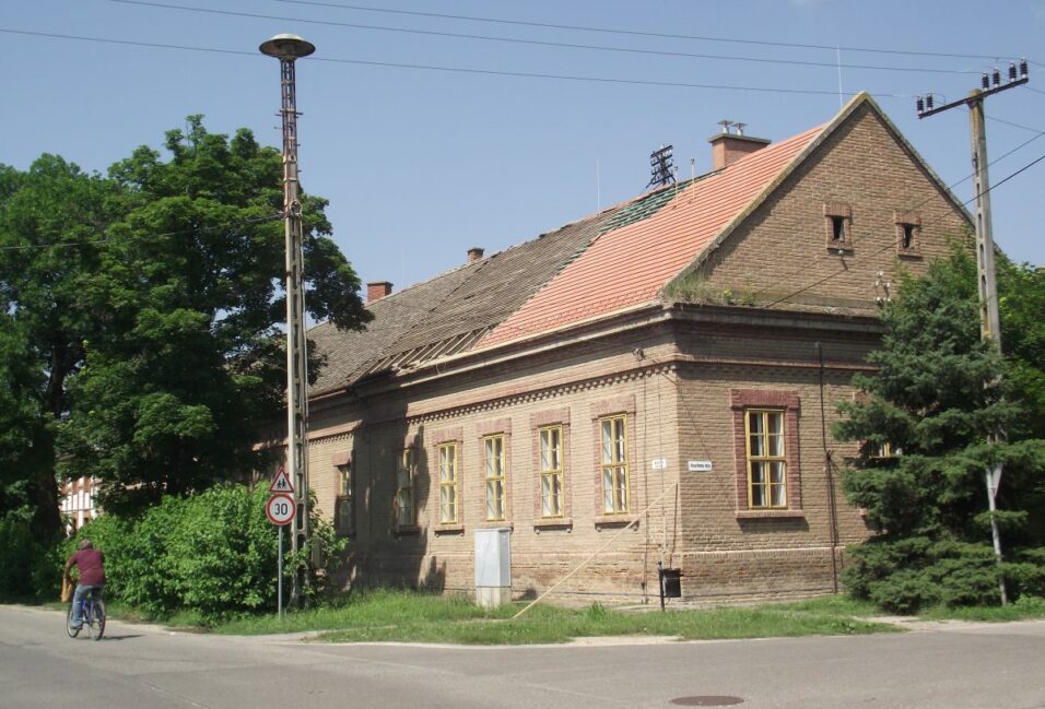 Új tetőt kap a vásárhelyi Nádor utcai iskola