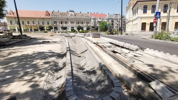 A hőségben sem áll le a tram-train építése Vásárhelyen (fotók) 9