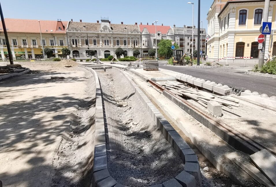 A hőségben sem áll le a tram-train építése Vásárhelyen (fotók) 9