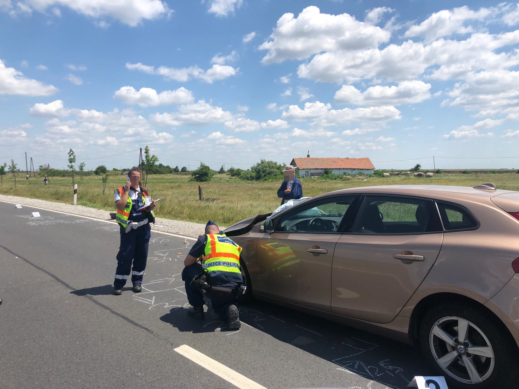 Lovaskocsi és autó ütközött Székkutas közelében 2