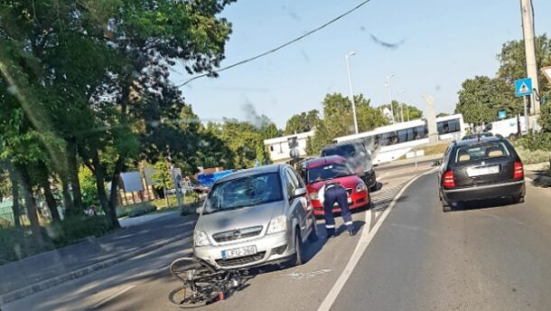 Biciklis és személyautó ütközött Vásárhelyen
