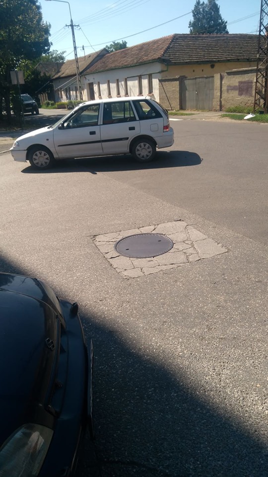 Háromkerekű és személyautó ütközött Vásárhelyen 1