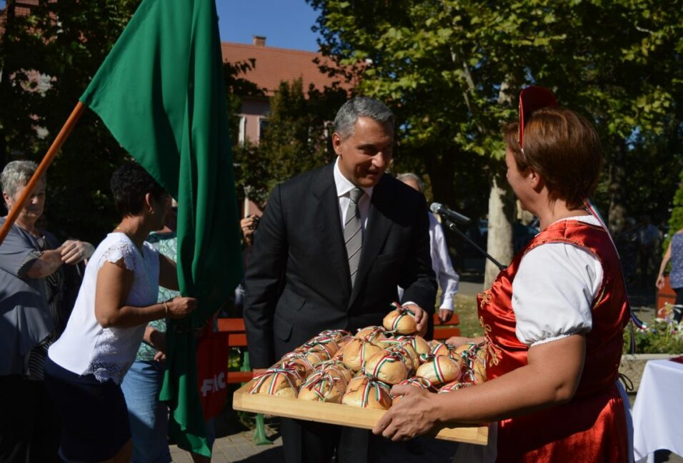 Lázár János: az a feladatunk, hogy erős közösséget szervezzünk 2