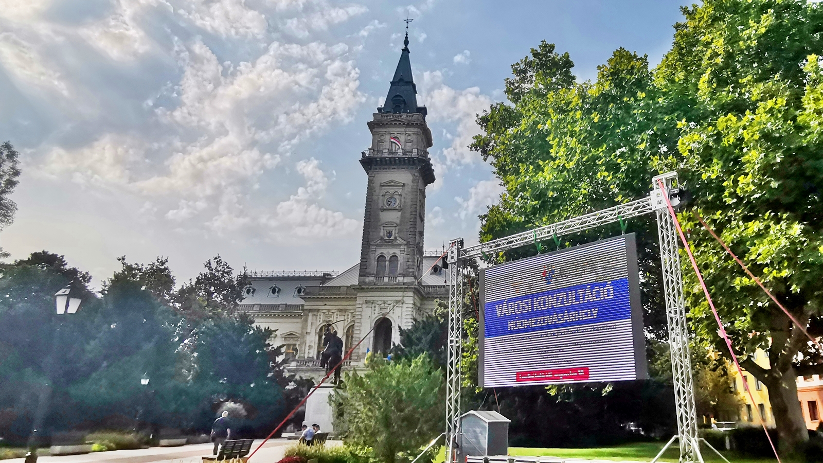 Márki-Zay-propagandát őriznek a vásárhelyi közterület-felügyelők 1