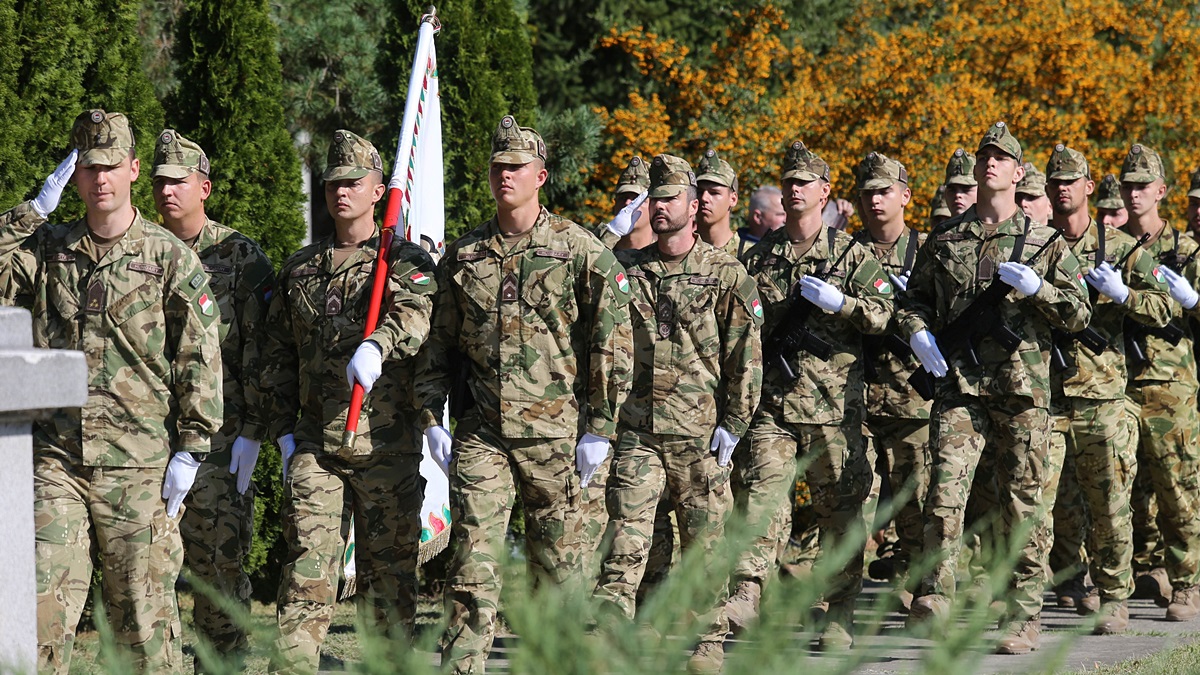 Nyolcvannyolcan tettek esküt Hódmezővásárhelyen a hazáért 1