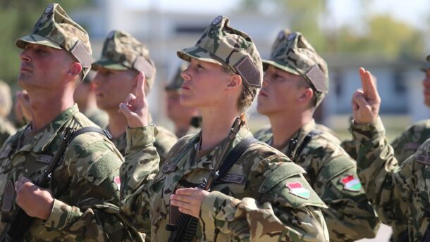 Katonai eskütétel Vásárhelyen