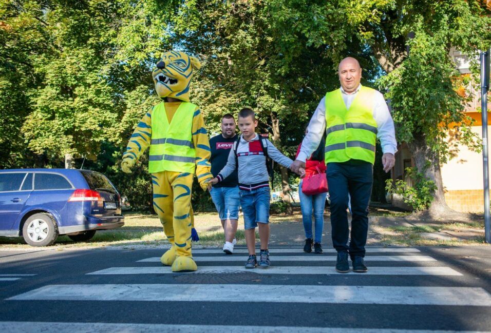 A Kertvárosban fogta a gyermekek kezét a tigris