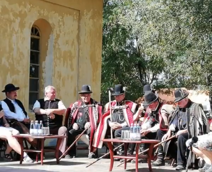 Benkő Zsolt a bogárzói búcsúban járt