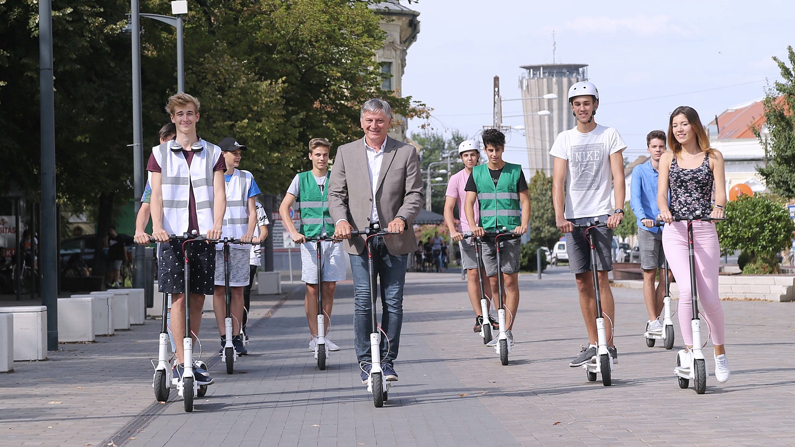 Elektromos rollerekkel lendítené fel a vásárhelyi közlekedést Grezsa István 9