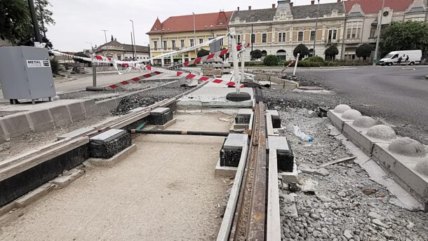 Kártalanítaná a tram-train nyomvonalán lévő vállalkozásokat Grezsa István 1