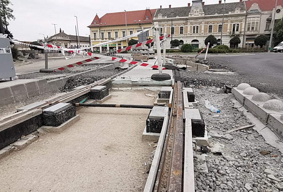 Kártalanítaná a tram-train nyomvonalán lévő vállalkozásokat Grezsa István 1