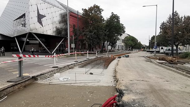 Kártalanítaná a tram-train nyomvonalán lévő vállalkozásokat Grezsa István