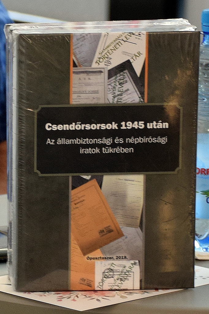 Kötet a volt csendőrök 1945 utáni sorsáról 7