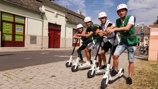 Megrohamozták az elektromos rollereket Vásárhelyen!