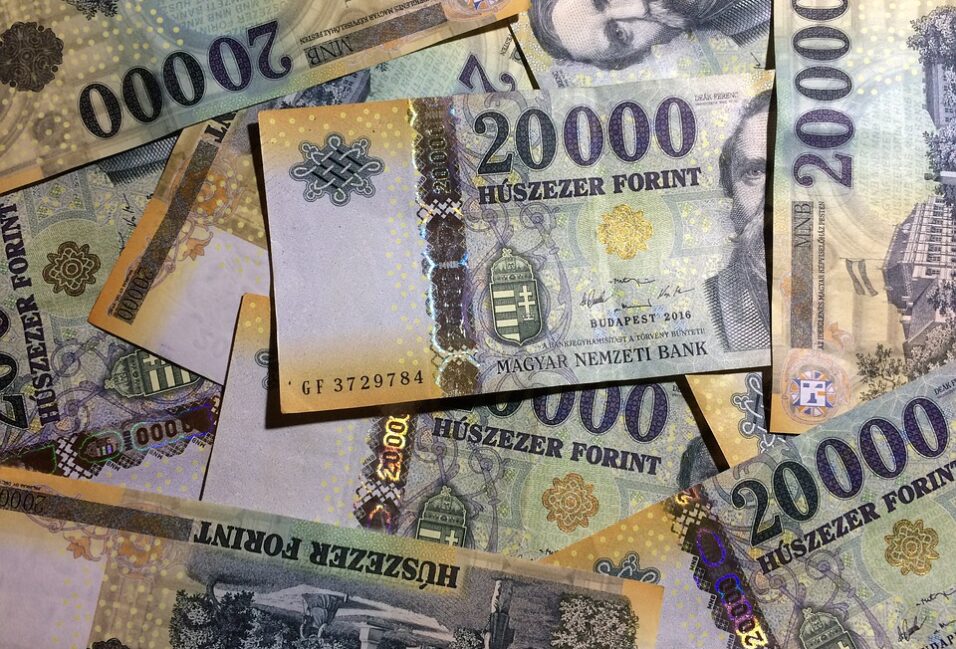 A bérek emelkedéséhez a kormány intézkedései is hozzájárultak
