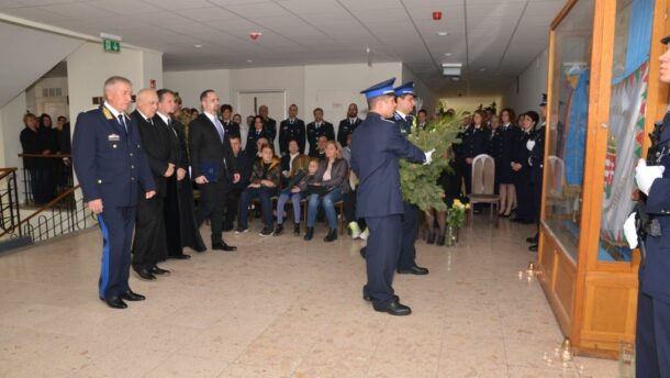 Elhunyt bajtársaikra emlékeztek Csongrád Megye rendőrei 1