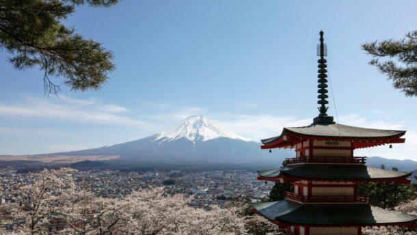 Élőben közvetítette egy japán hegymászó a zuhanását