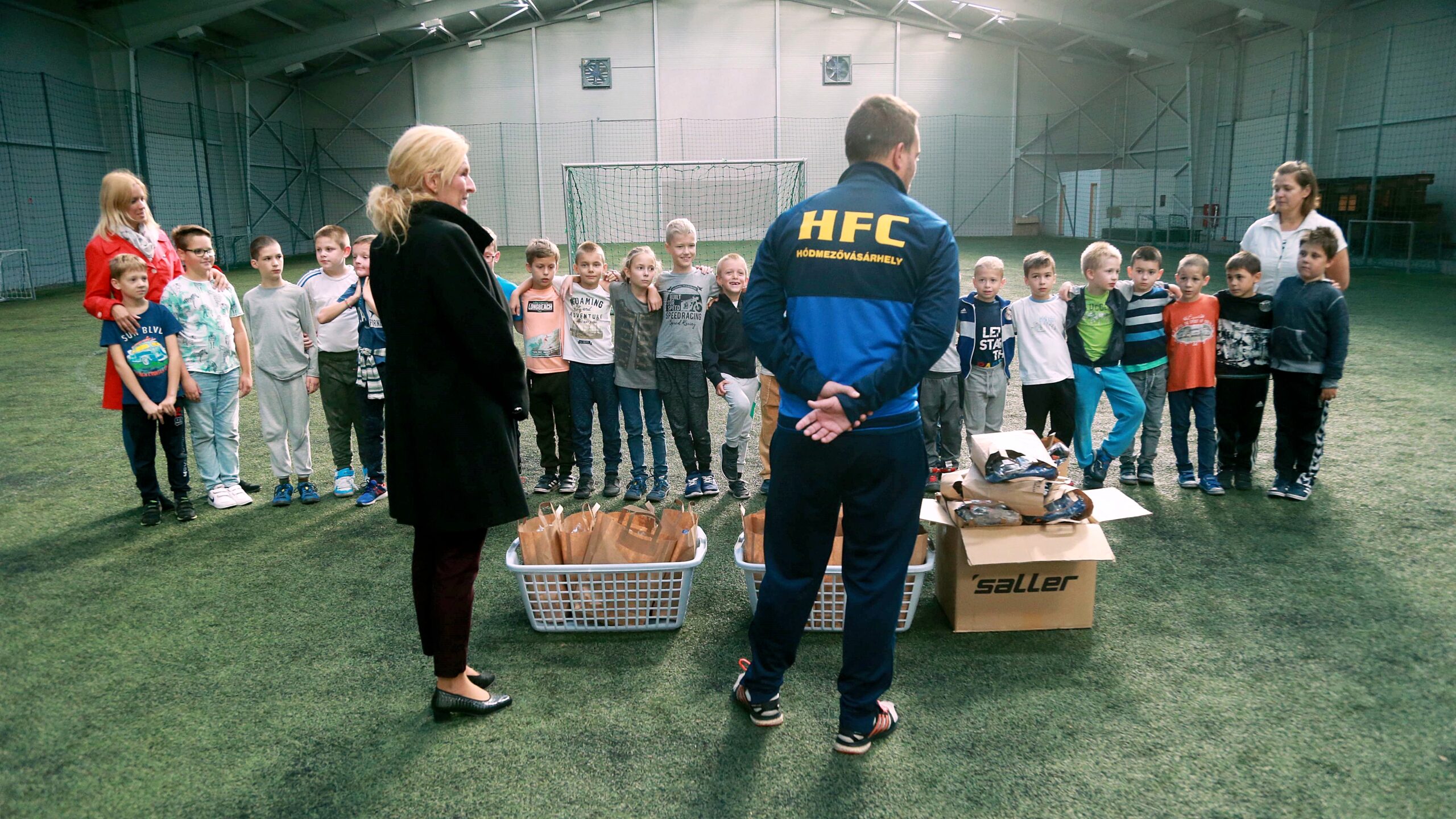 Ezeknek a gyerekeknek egyszer még fogunk tapsolni a stadionba 1