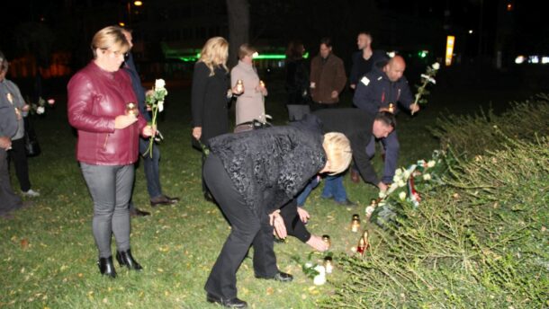 Fejet hajtott az aradi vértanúk előtt a Fidesz-KDNP Vásárhelyen 1