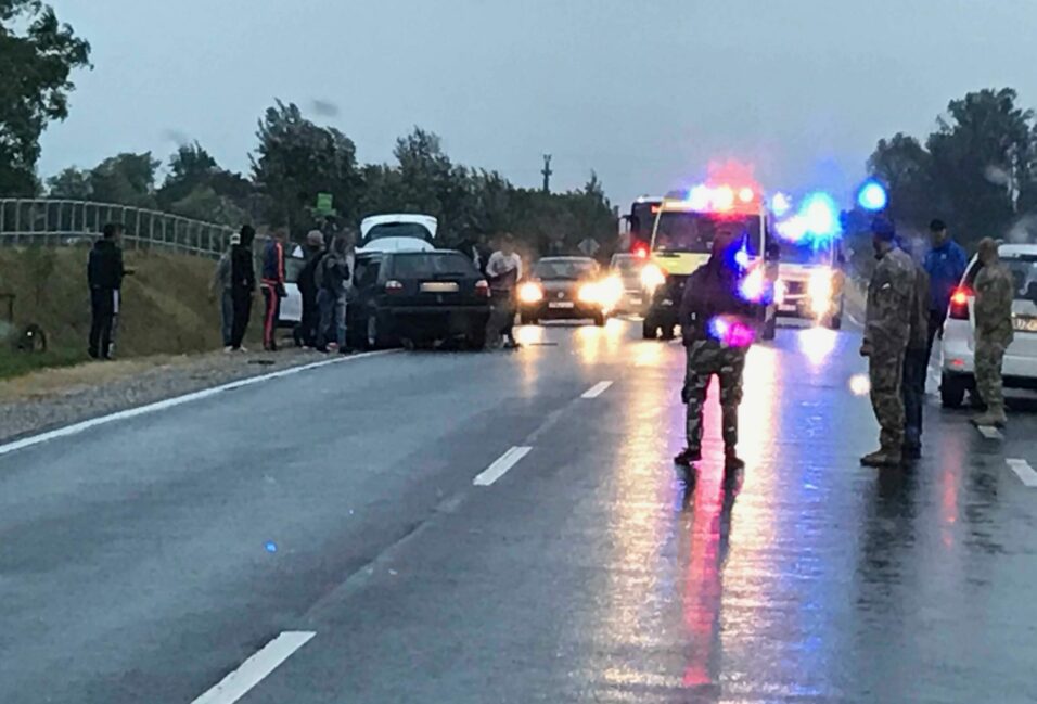 Frontálisan ütközött két autó a Sóshalomnál – teljes útzár! 4