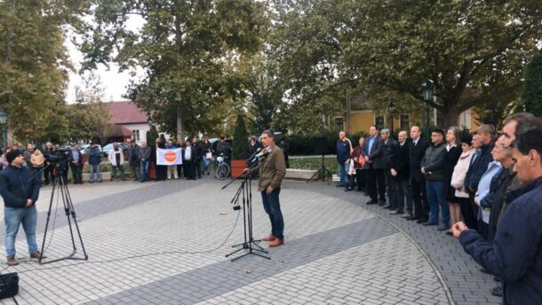 Lázár János: Csanádpalota kapjon normális határátkelőt!