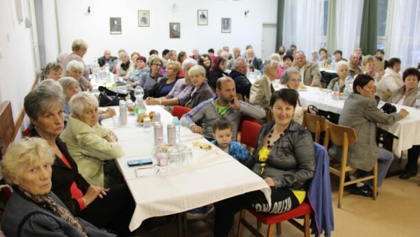 Nótaszóval telt meg a Csúcsi Olvasókör – telt ház mellett énekeltek a híres énekesek 3