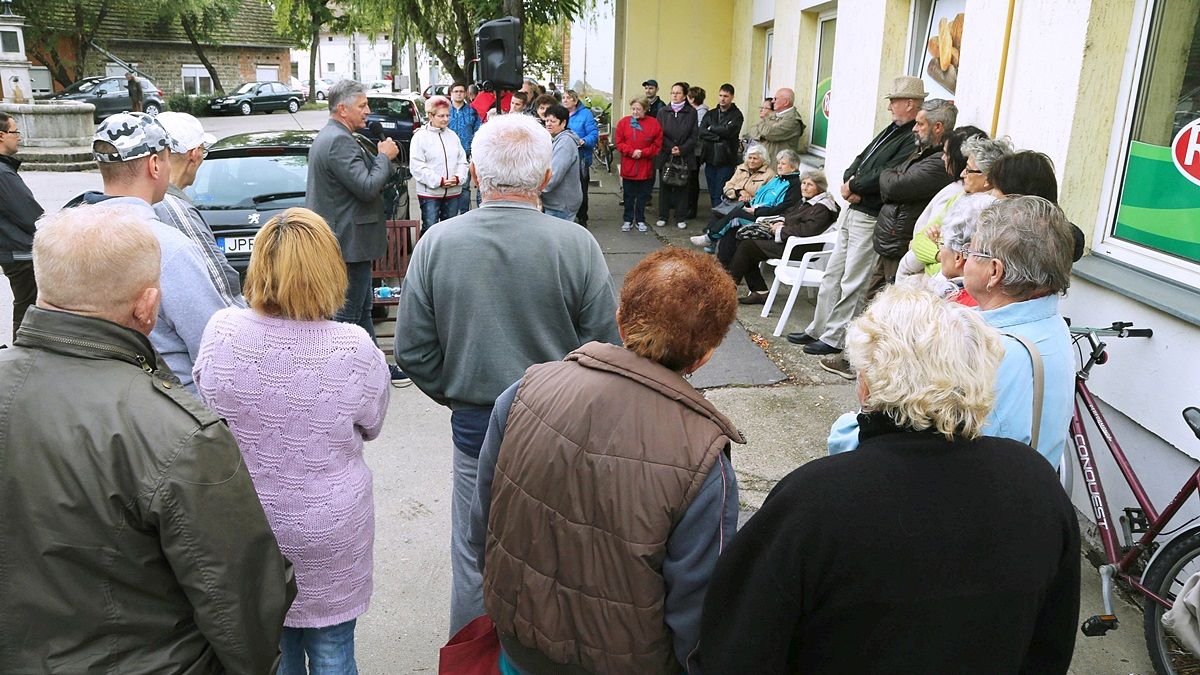 „Tiszta lap és új stílus kell a város élére” – Újvároson és Susánban fórumozott Grezsa 12