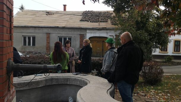 Walterné felvillanyozná a Zsigmondy Béla teret