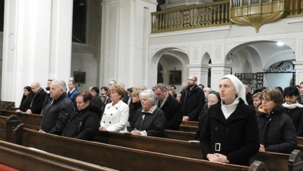 Almási István lelki üdvéért imádkoztak a Szentháromság templomban 13