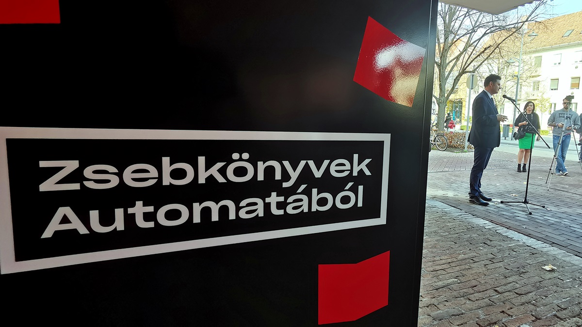 Átadták a POKET könyvautomatát Vásárhelyen 4