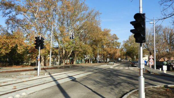 Elhelyezték a tram-train jelzőlámpáit az Ady Endre utcán 4